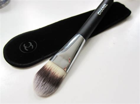 chanel foundation brush review